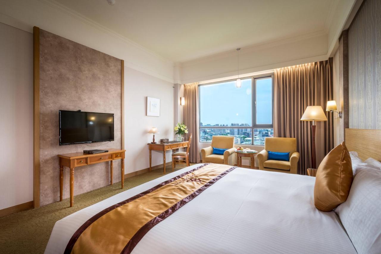 Royal Chiayi Hotel Екстериор снимка