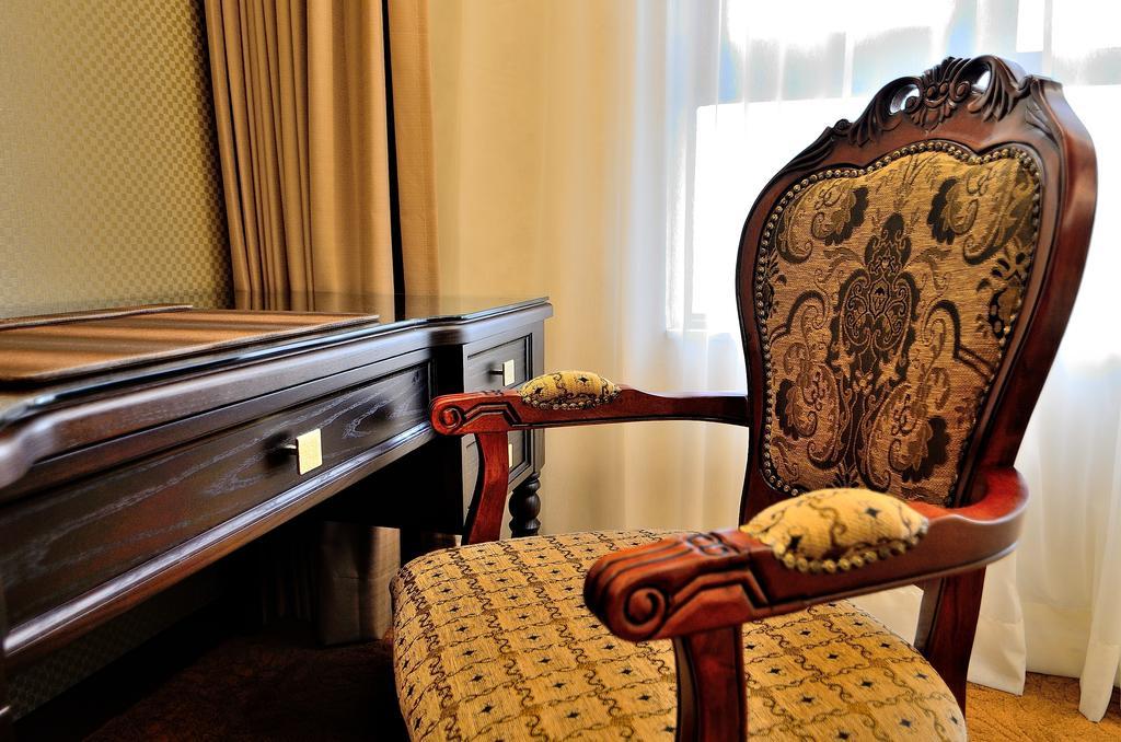 Royal Chiayi Hotel Екстериор снимка