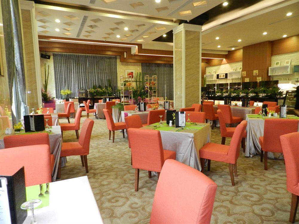 Royal Chiayi Hotel Екстериор снимка