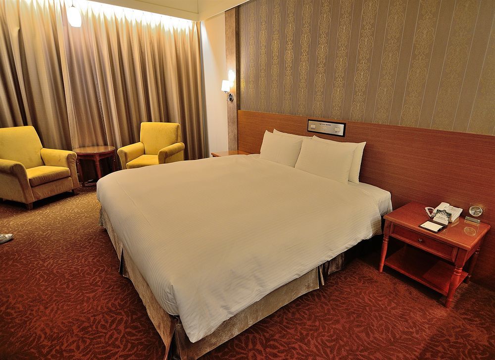 Royal Chiayi Hotel Екстериор снимка