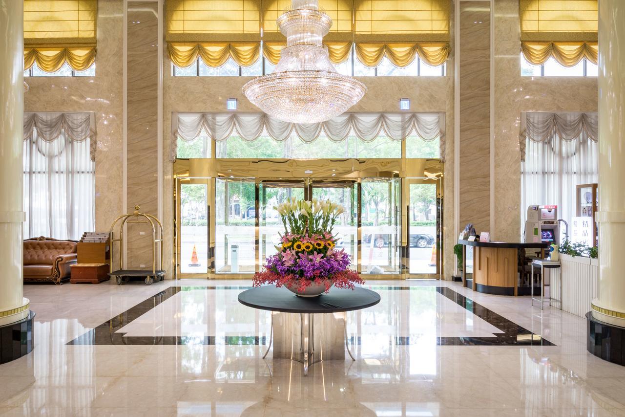 Royal Chiayi Hotel Екстериор снимка