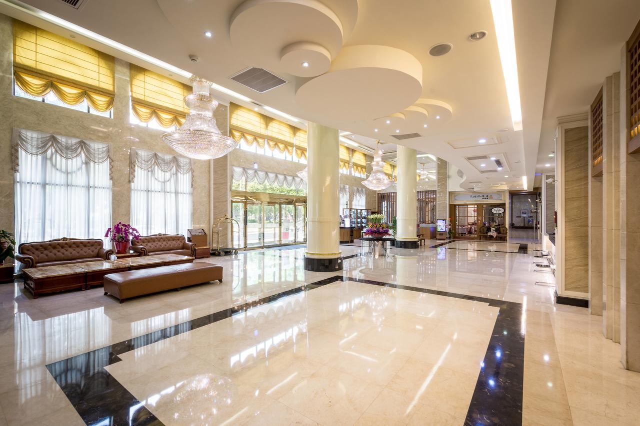Royal Chiayi Hotel Екстериор снимка