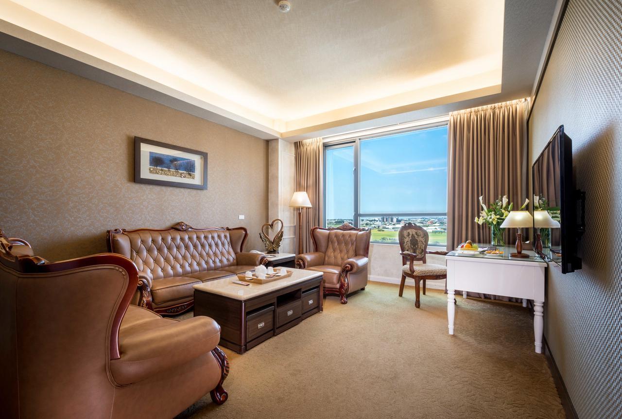 Royal Chiayi Hotel Екстериор снимка