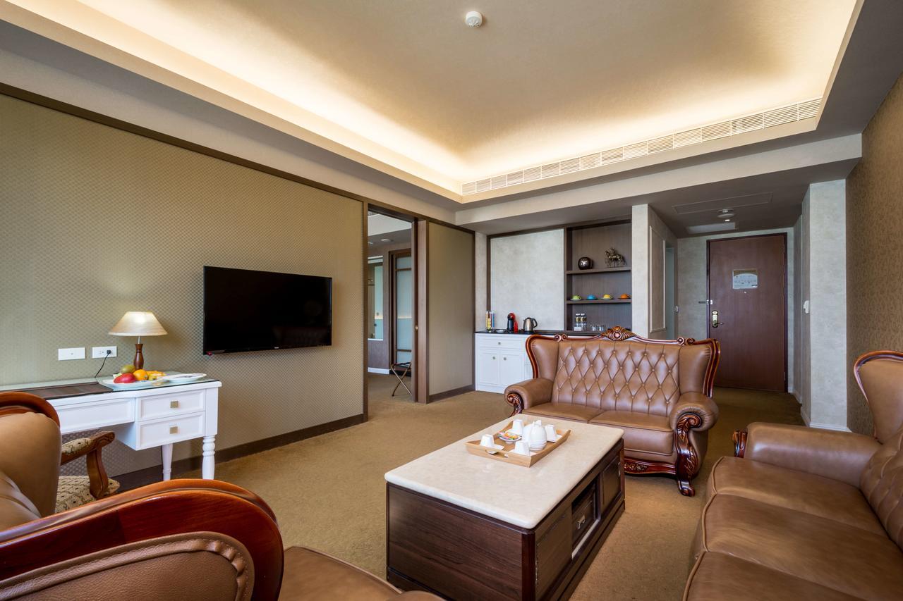 Royal Chiayi Hotel Екстериор снимка