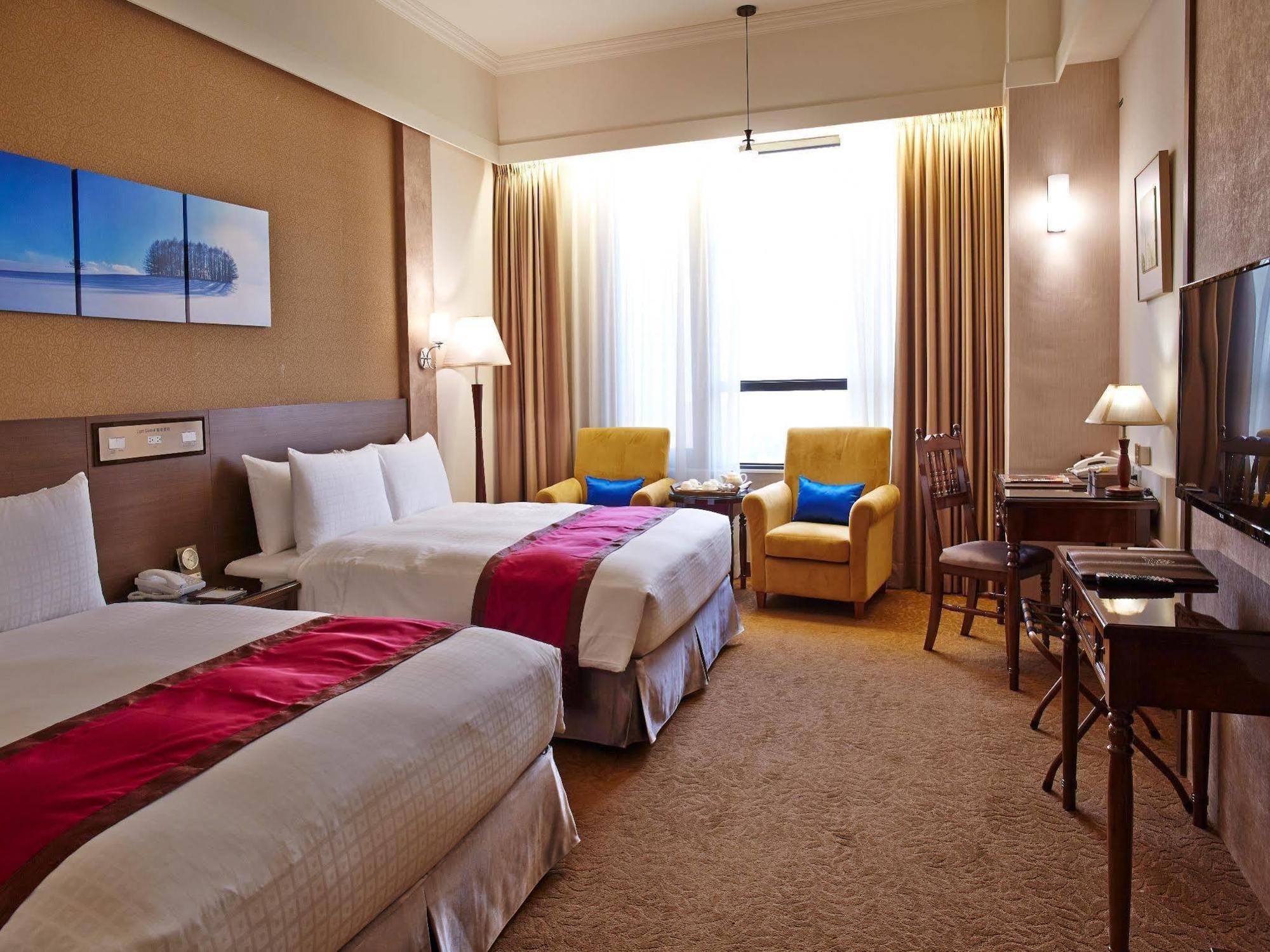 Royal Chiayi Hotel Екстериор снимка