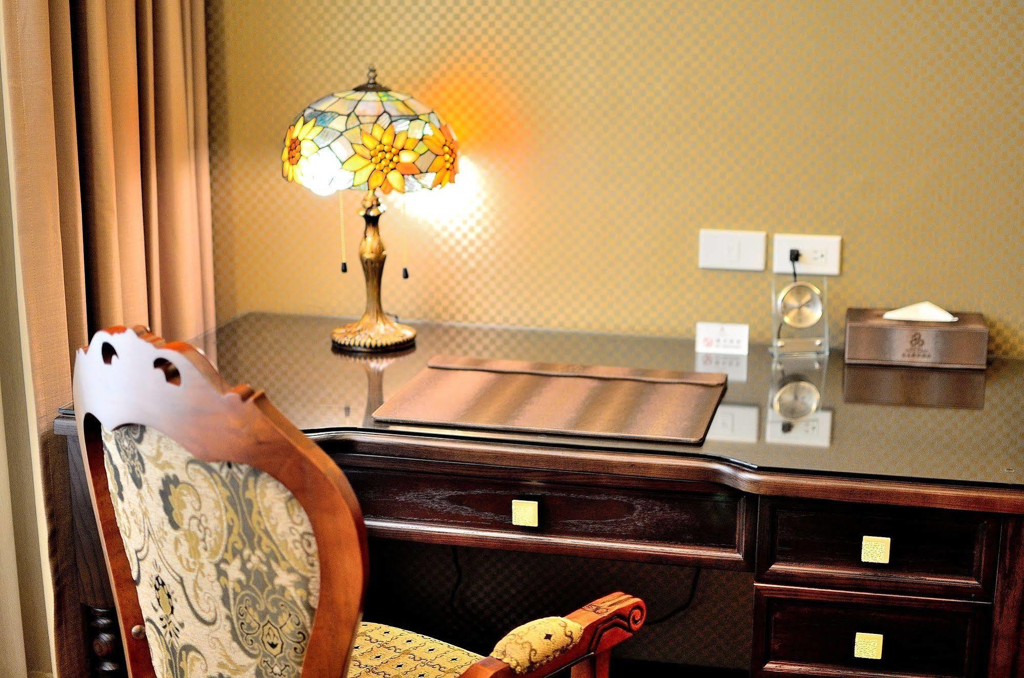 Royal Chiayi Hotel Екстериор снимка