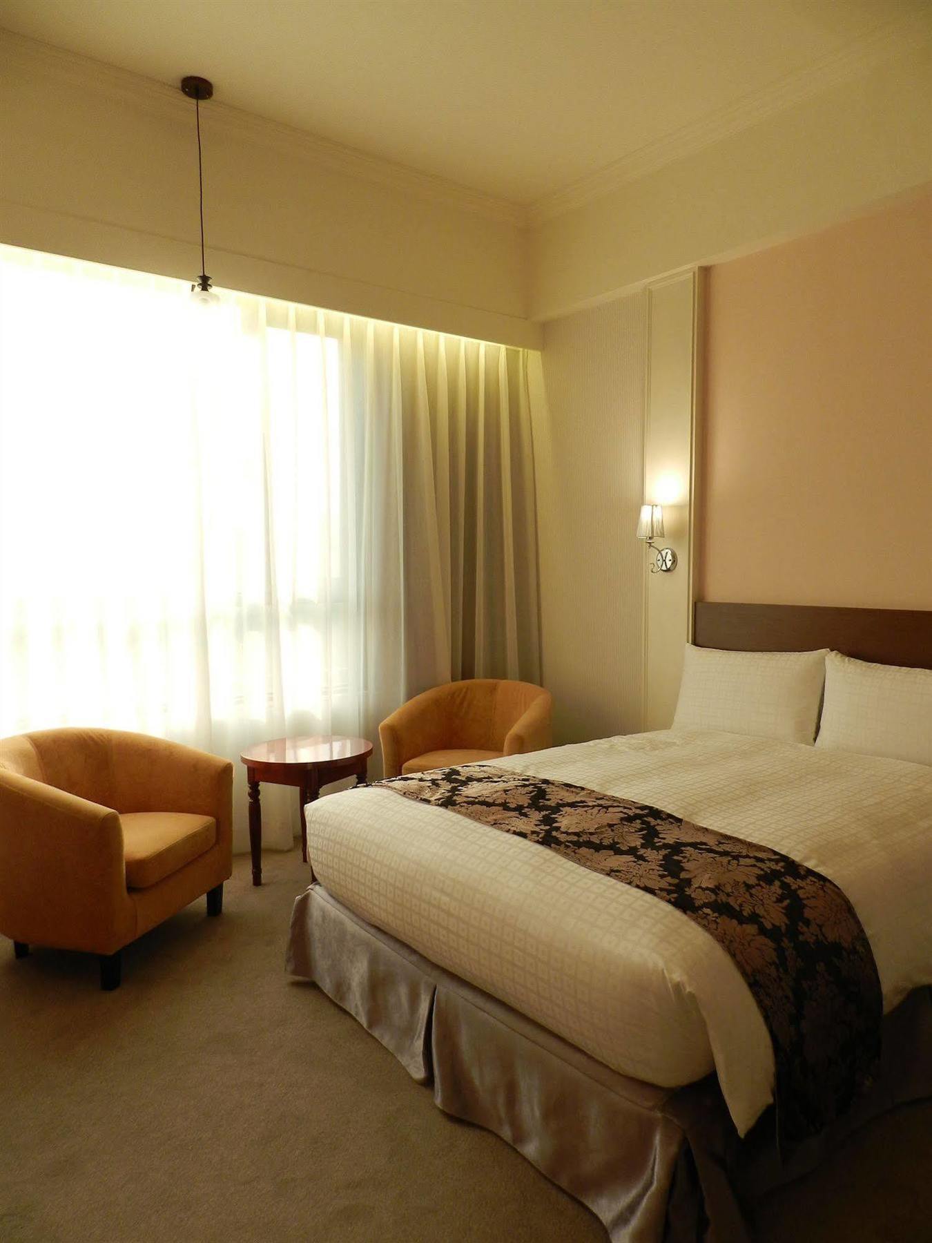 Royal Chiayi Hotel Екстериор снимка