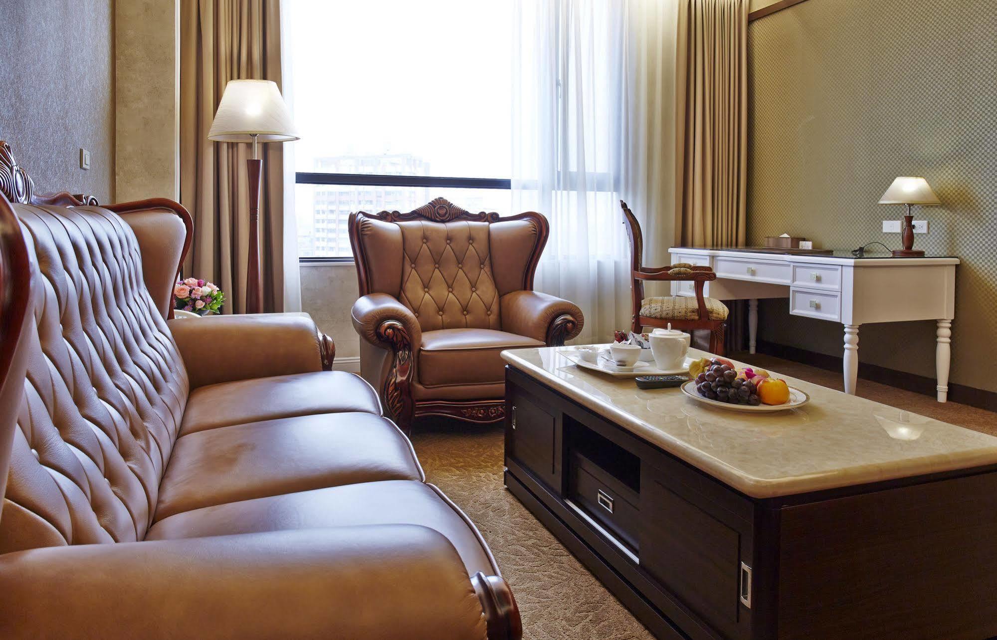 Royal Chiayi Hotel Екстериор снимка