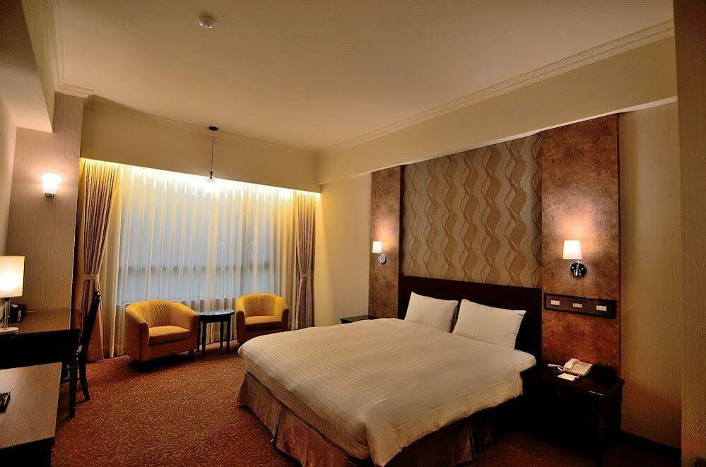 Royal Chiayi Hotel Екстериор снимка