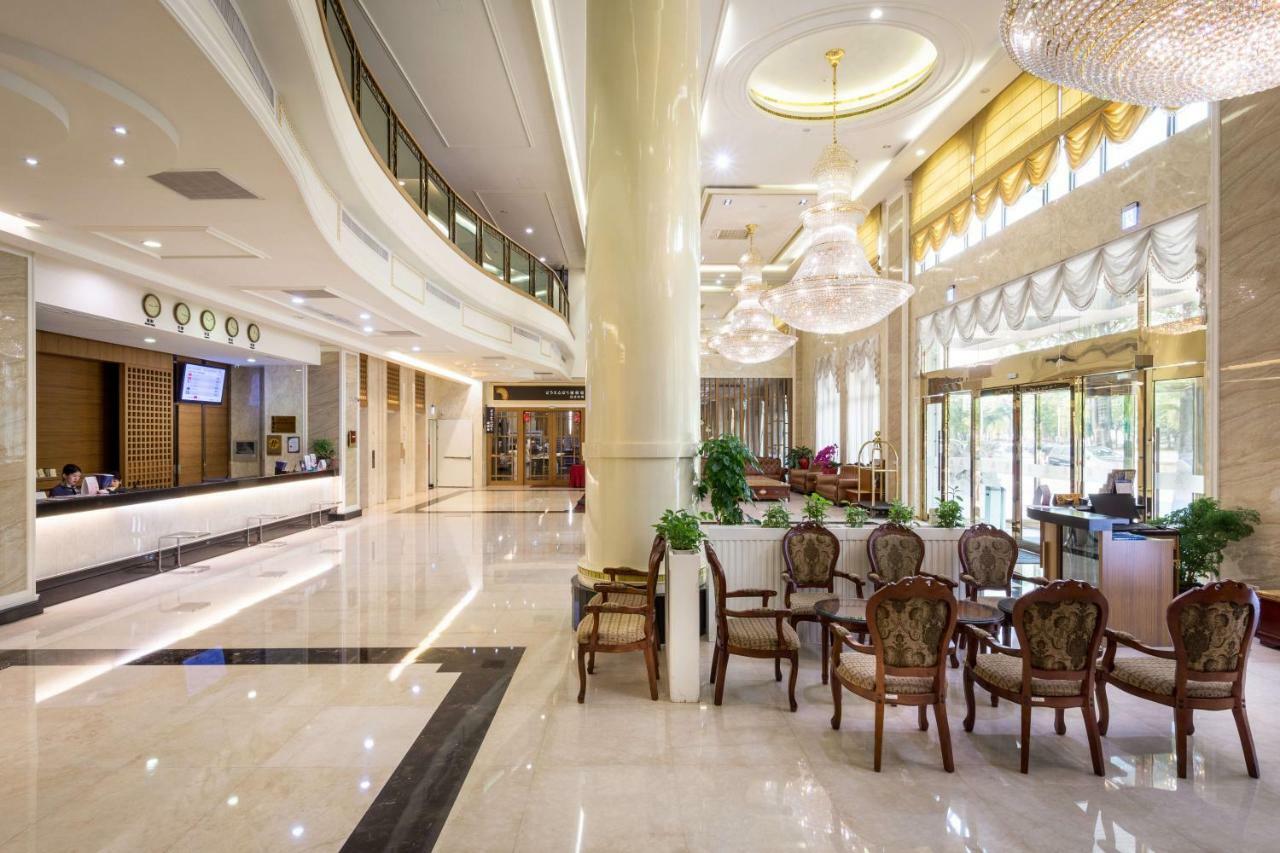 Royal Chiayi Hotel Екстериор снимка