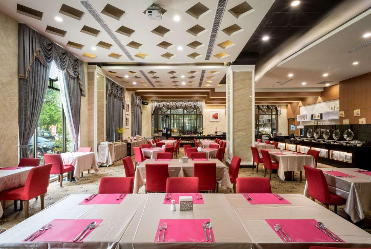 Royal Chiayi Hotel Екстериор снимка