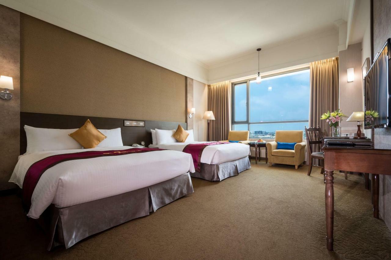 Royal Chiayi Hotel Екстериор снимка